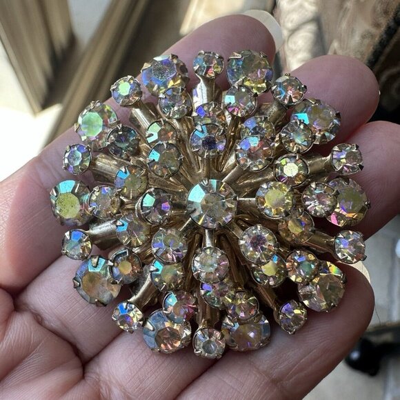 VTG Flower Brooch Pin Layered Aurora Borealis Rhinestones Sparkly 2"‎ - Picture 3 of 9